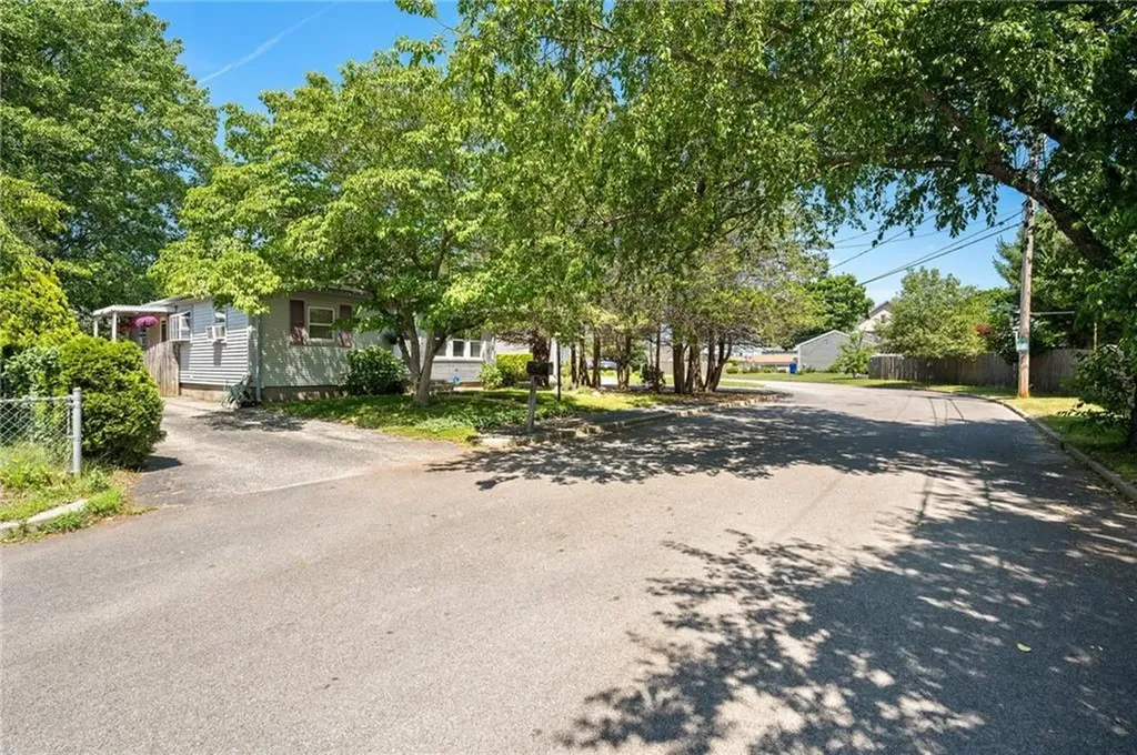 31 Crystal Place Pawtucket RI 02861