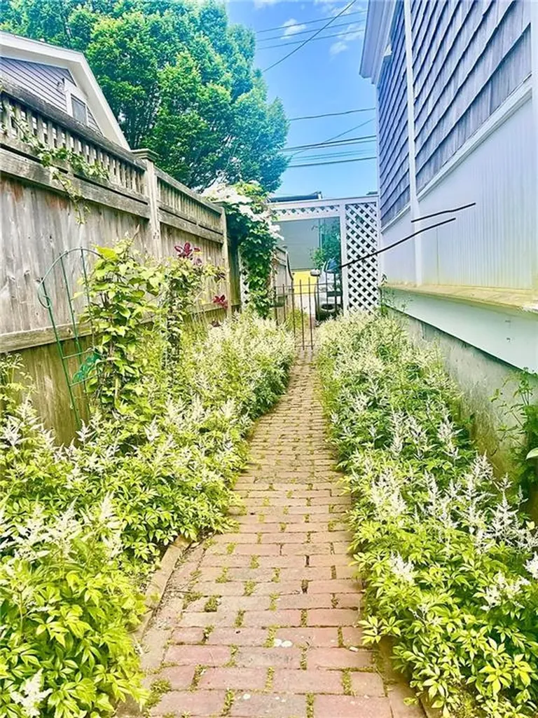 17 King Street Newport RI 02840