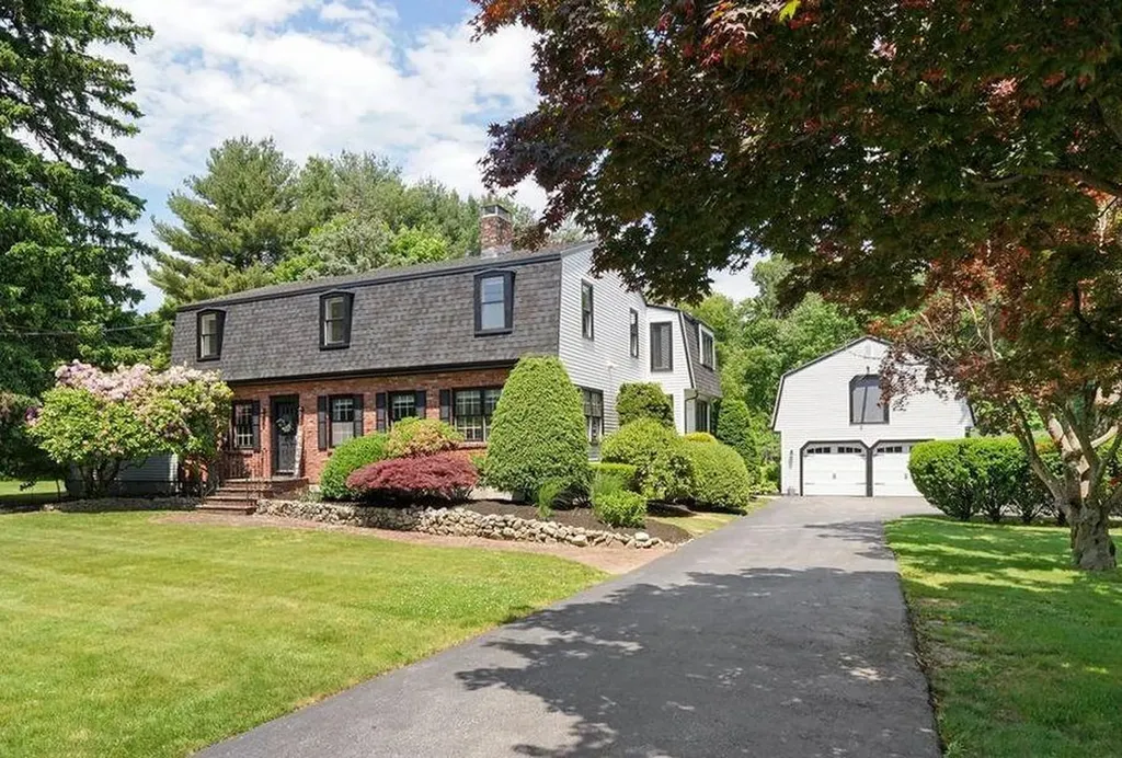 1715 Old Louisquisset Pike Lincoln RI 02865