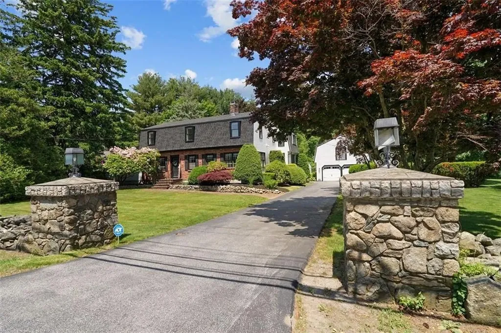 1715 Old Louisquisset Pike Lincoln RI 02865