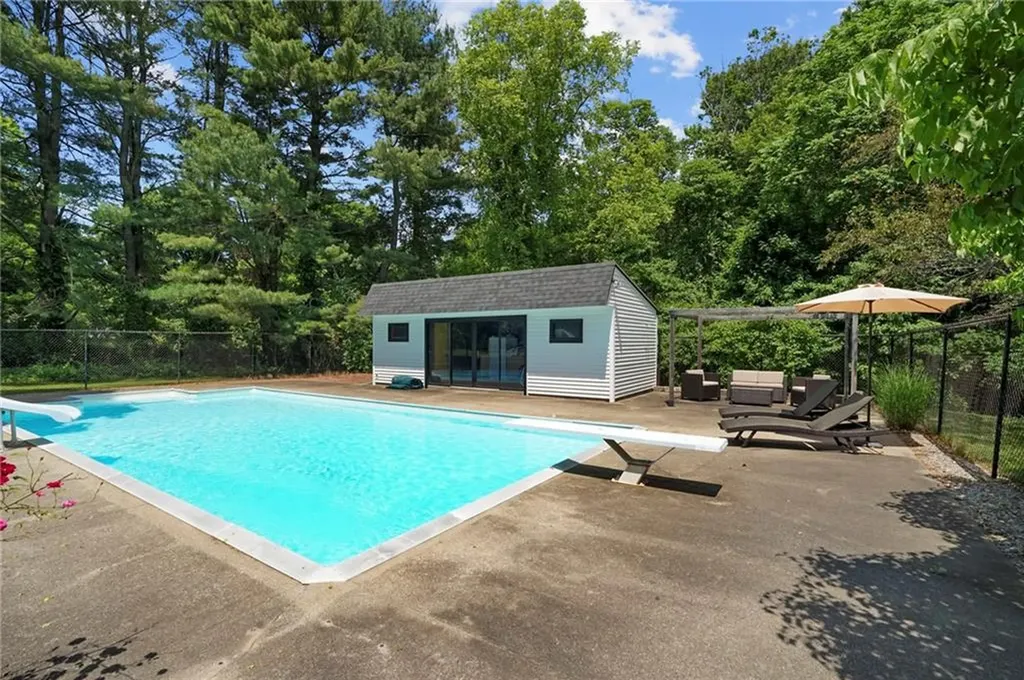 1715 Old Louisquisset Pike Lincoln RI 02865