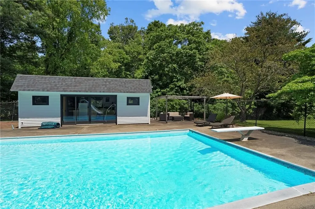 1715 Old Louisquisset Pike Lincoln RI 02865