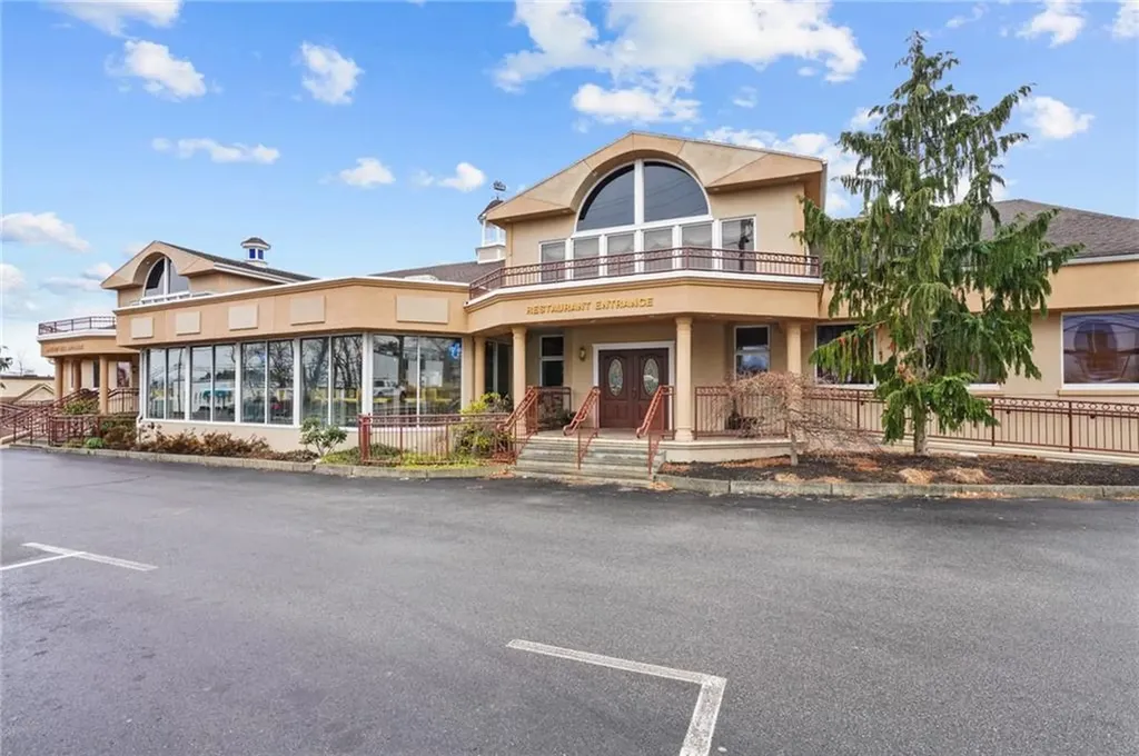 383 Metacom Avenue Bristol RI 02809