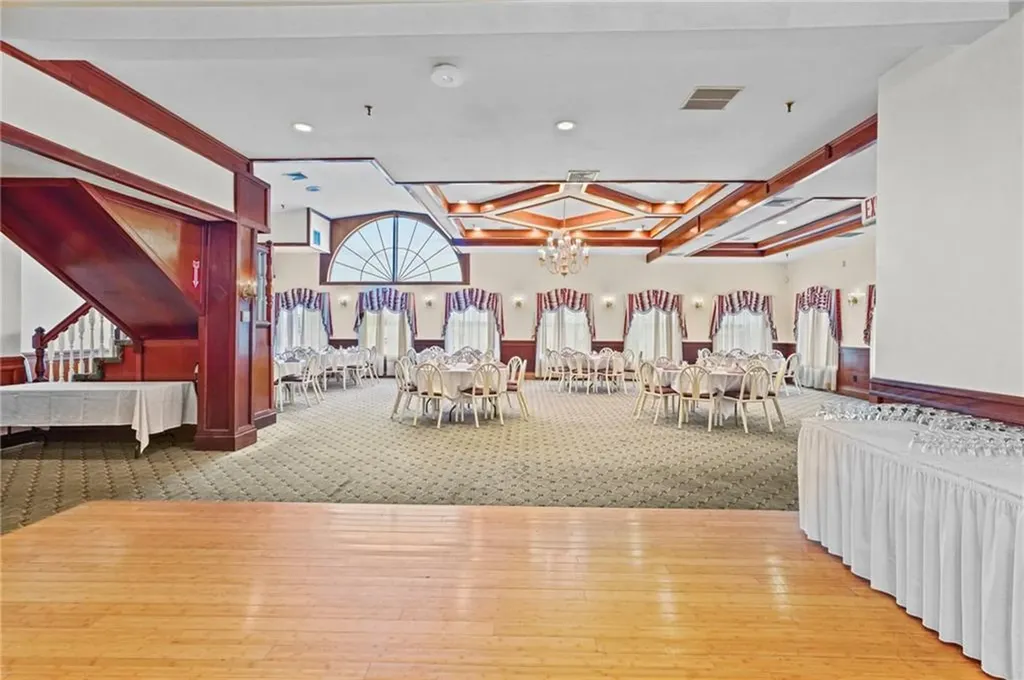 383 Metacom Avenue Bristol RI 02809