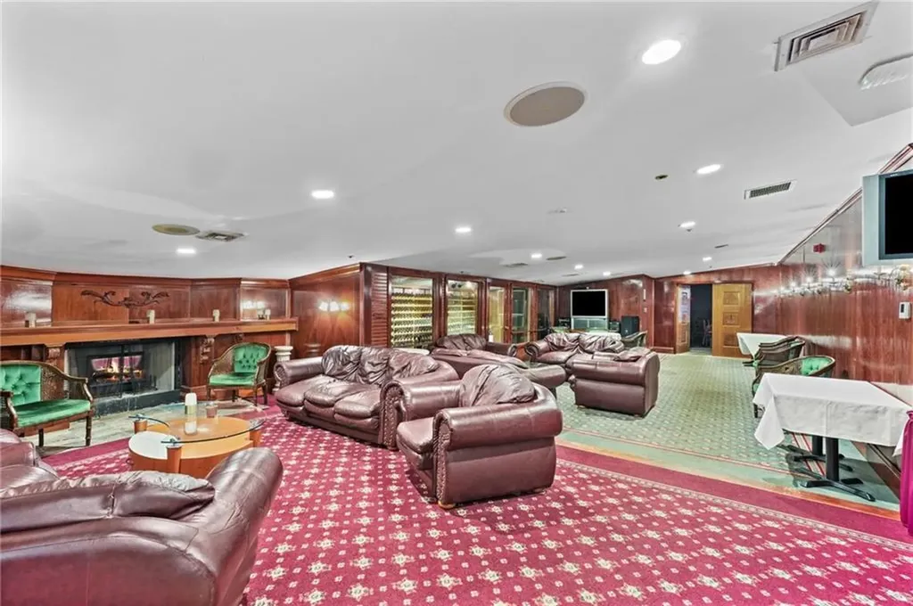 383 Metacom Avenue Bristol RI 02809
