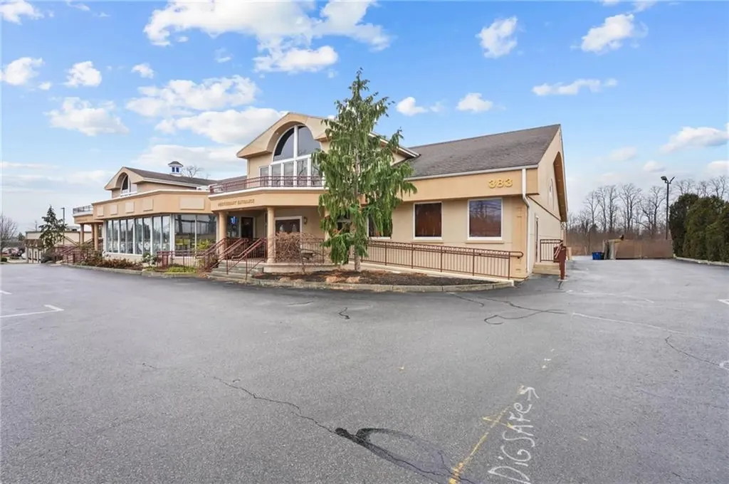 383 Metacom Avenue Bristol RI 02809