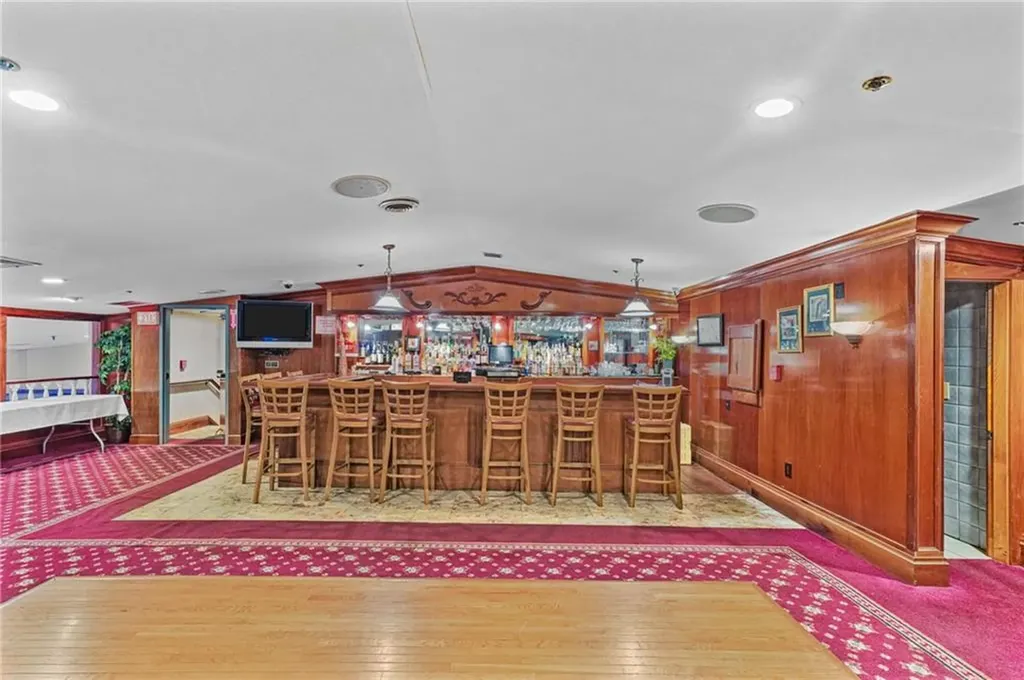 383 Metacom Avenue Bristol RI 02809