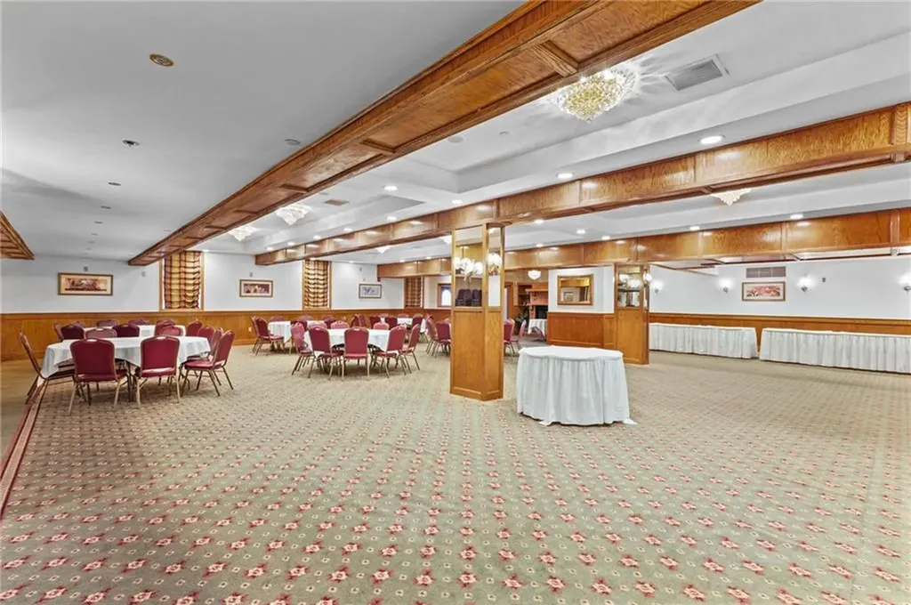 383 Metacom Avenue Bristol RI 02809