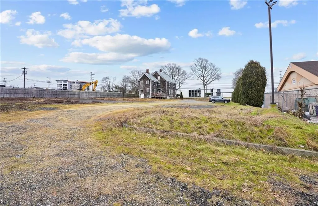 383 Metacom Avenue Bristol RI 02809