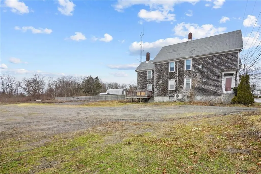 383 Metacom Avenue Bristol RI 02809