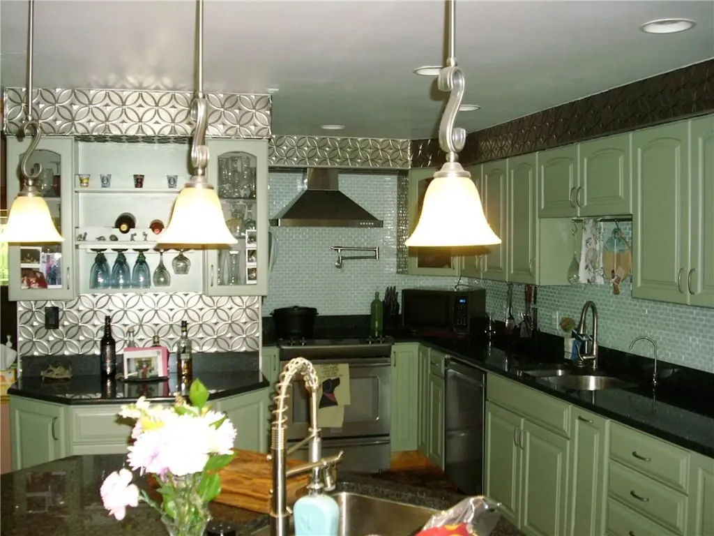 103 Overbrook Avenue Warwick RI 02889