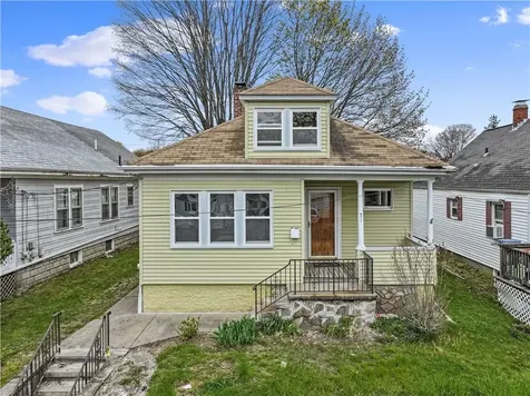 31 Peach Hill Avenue North Providence RI 02911