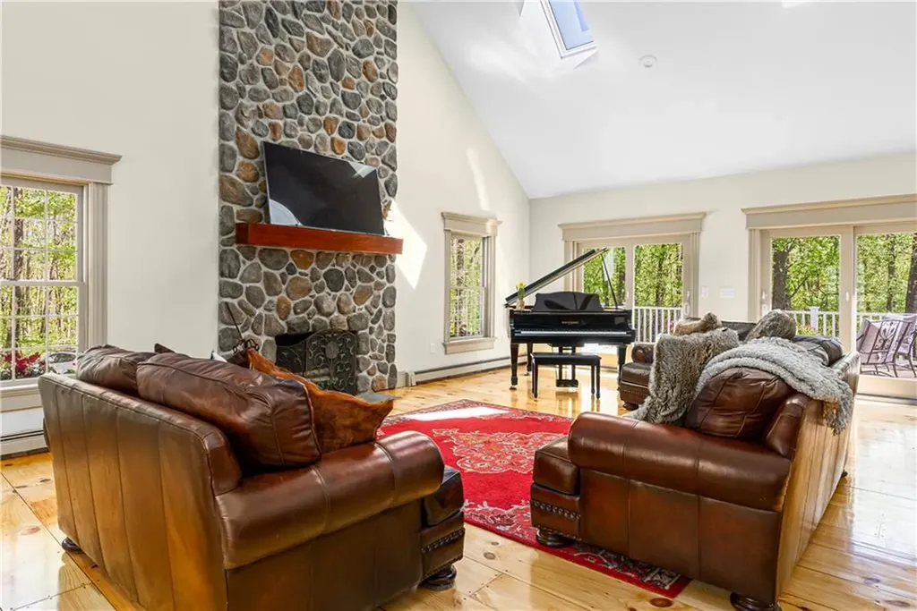 38 Merriam Lane Sutton MA 01590