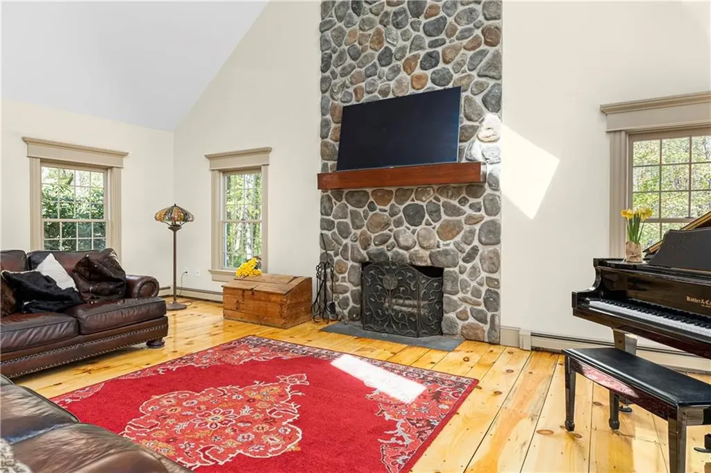 38 Merriam Lane Sutton MA 01590