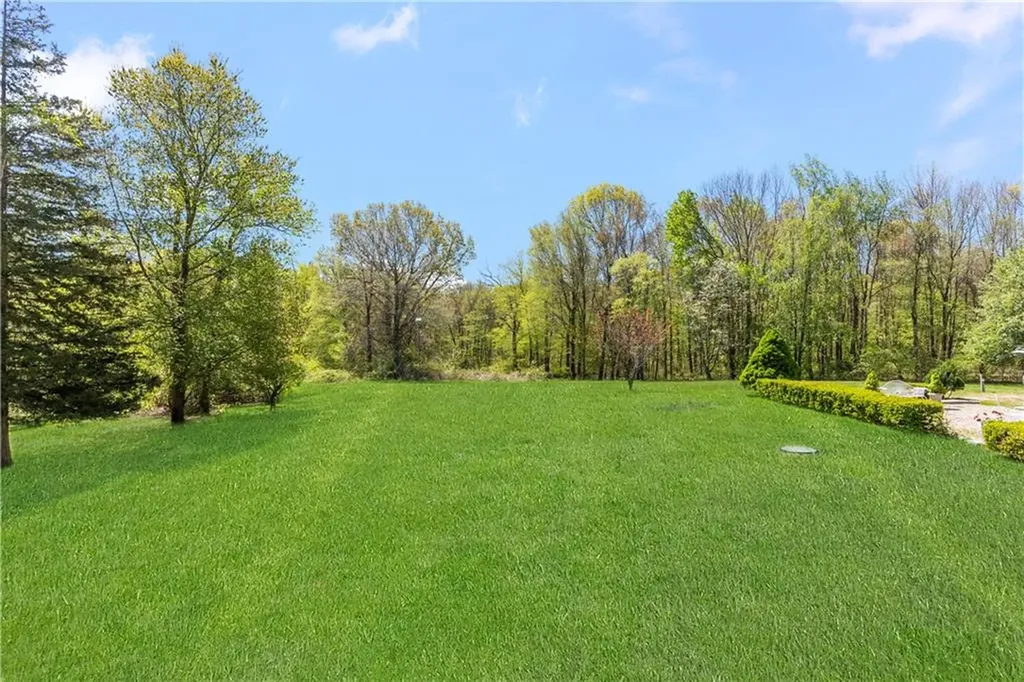 38 Merriam Lane Sutton MA 01590