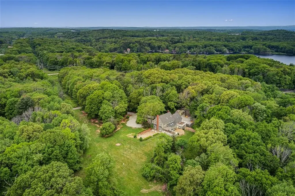 38 Merriam Lane Sutton MA 01590