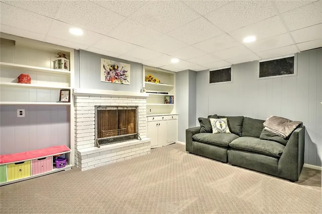 63 Hastings Avenue Pawtucket RI 02861
