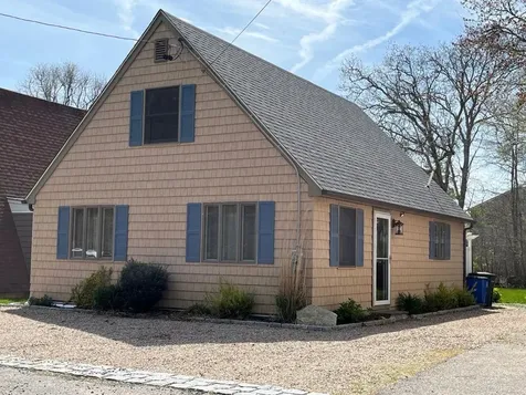 15 Deangelis Drive Narragansett RI 02882