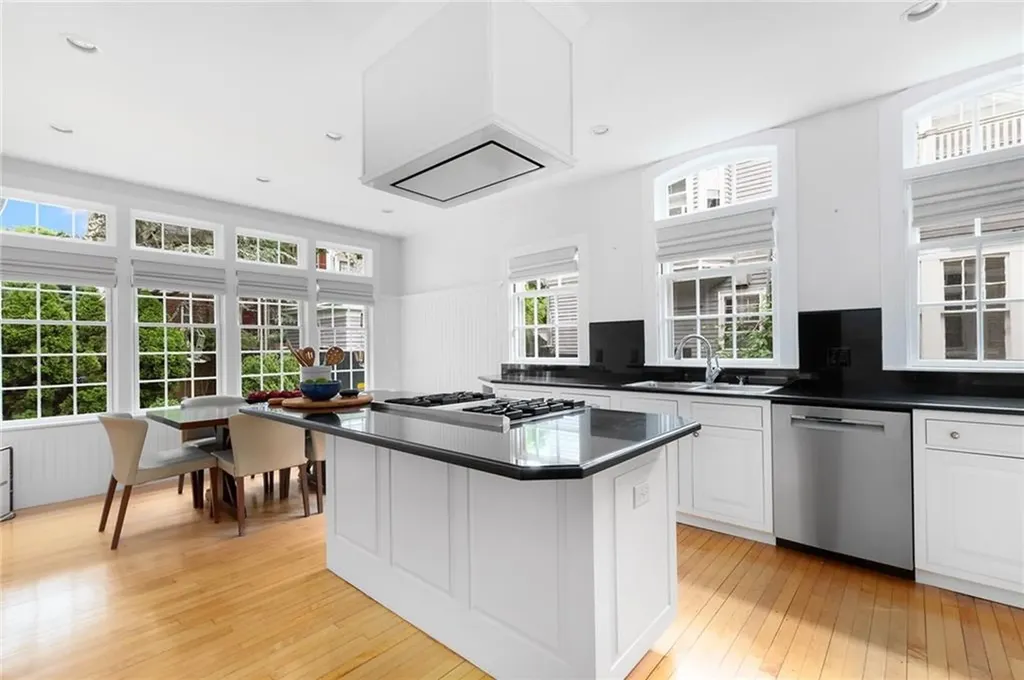 252 Bowen Street Providence RI 02906
