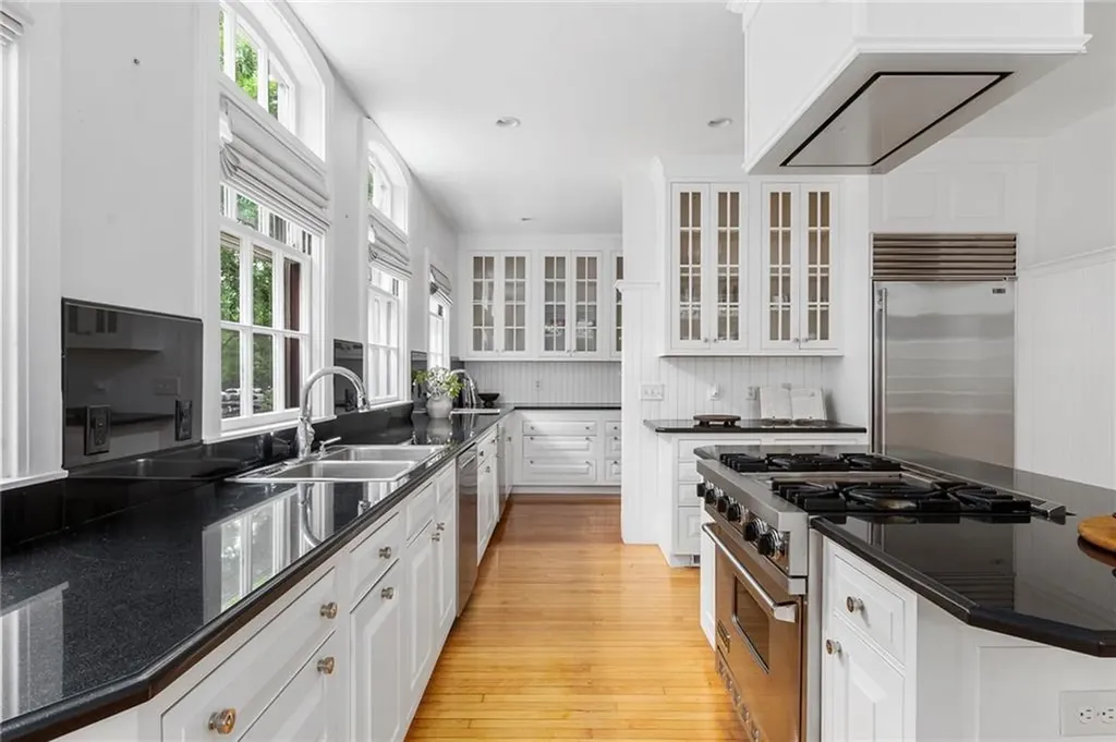 252 Bowen Street Providence RI 02906