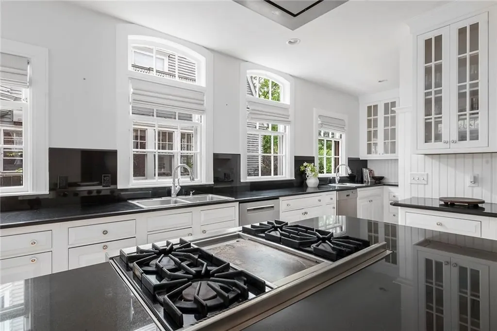 252 Bowen Street Providence RI 02906