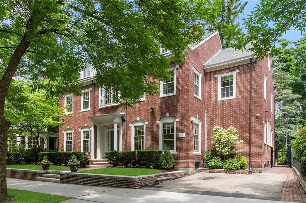 252 Bowen Street Providence RI 02906