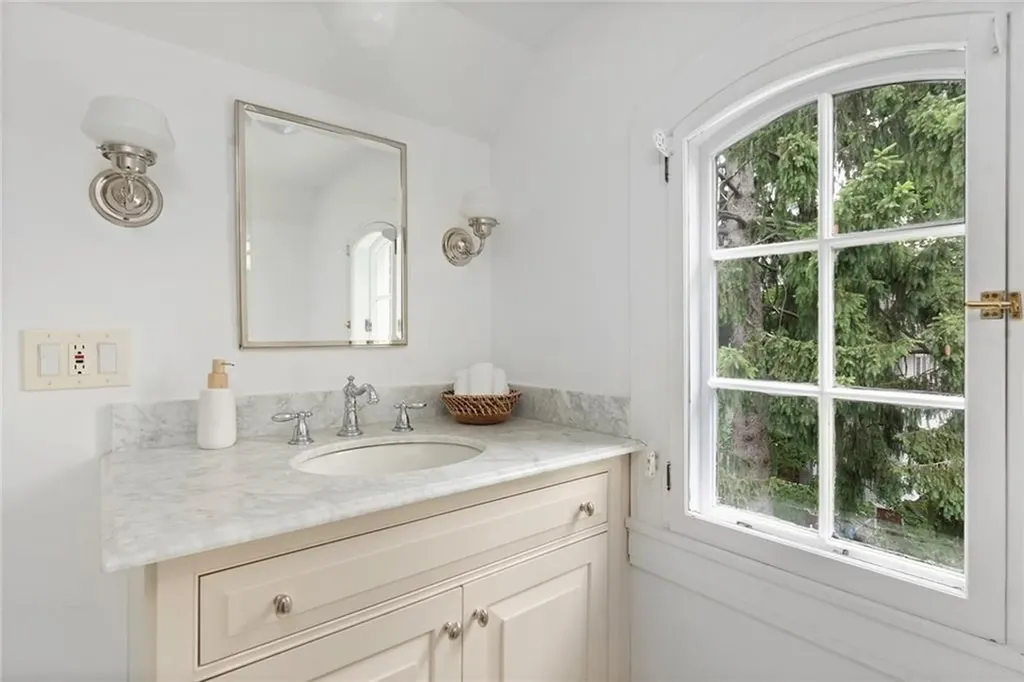 252 Bowen Street Providence RI 02906