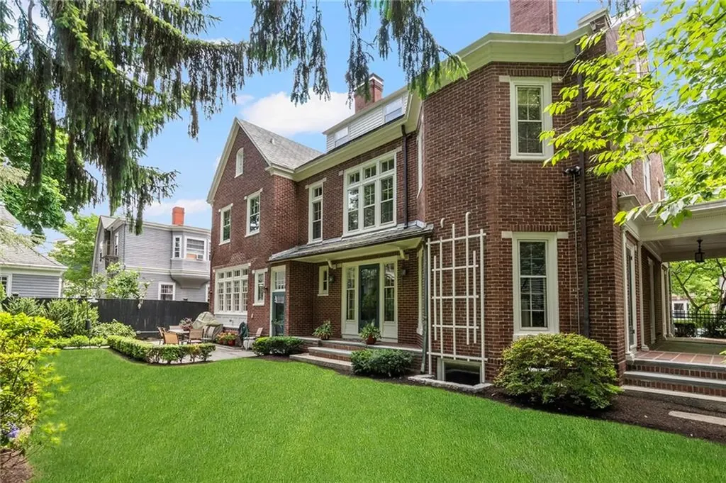 252 Bowen Street Providence RI 02906