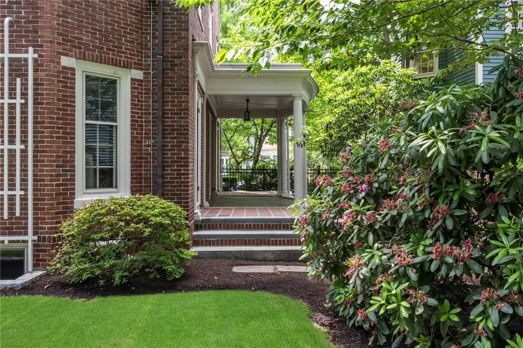 252 Bowen Street Providence RI 02906