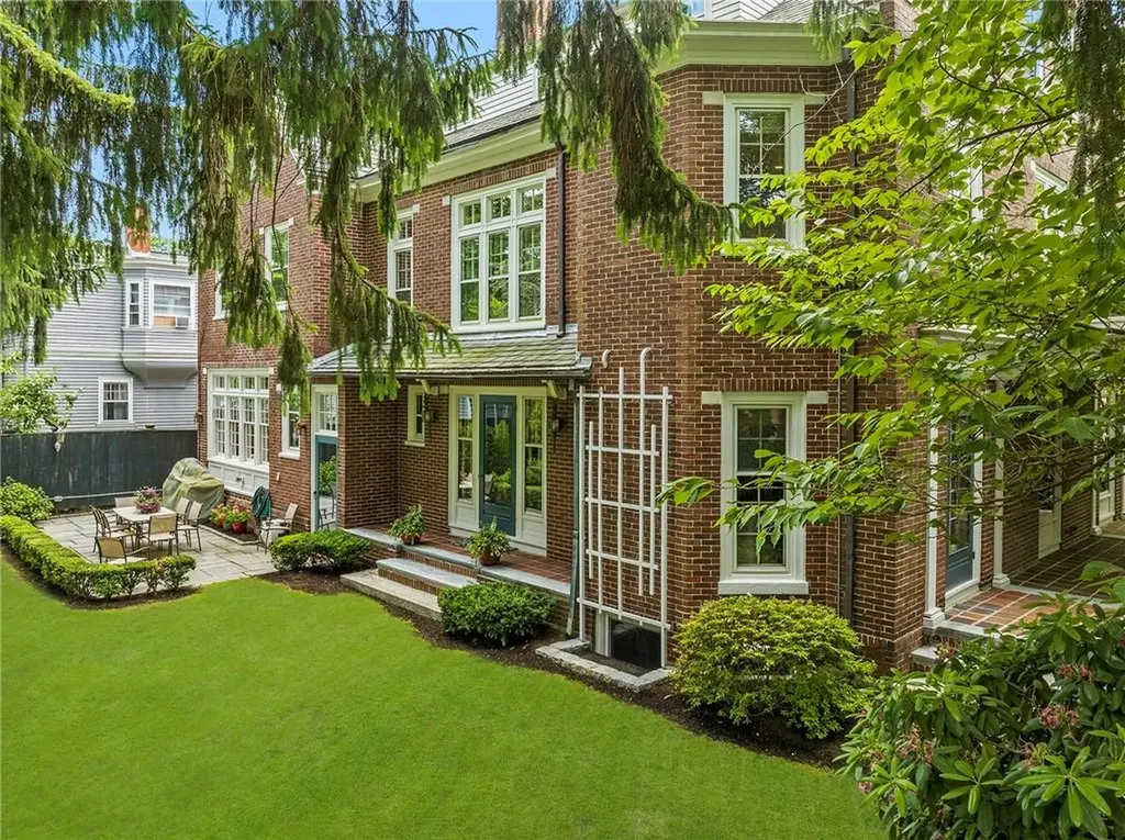 252 Bowen Street Providence RI 02906