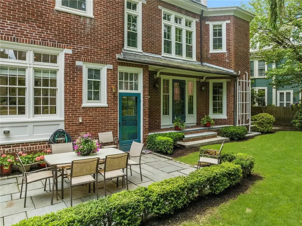 252 Bowen Street Providence RI 02906