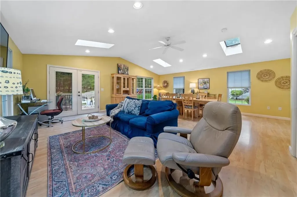 32 Cobblestone Terrace Coventry RI 02816