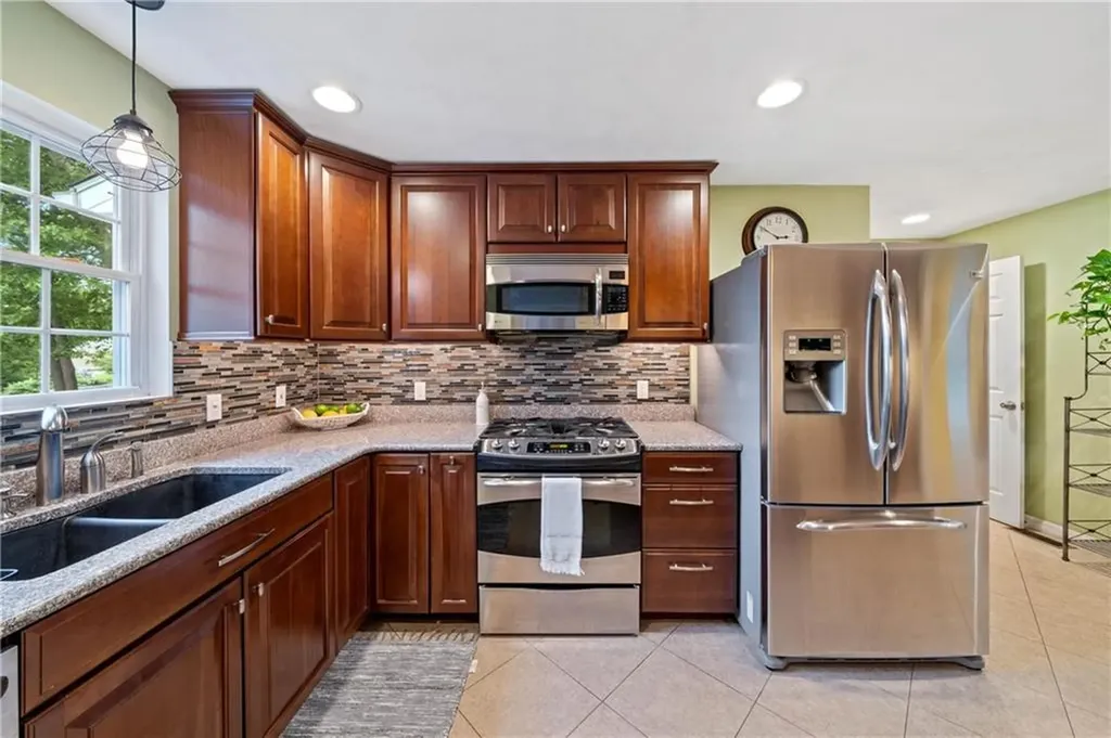 32 Cobblestone Terrace Coventry RI 02816