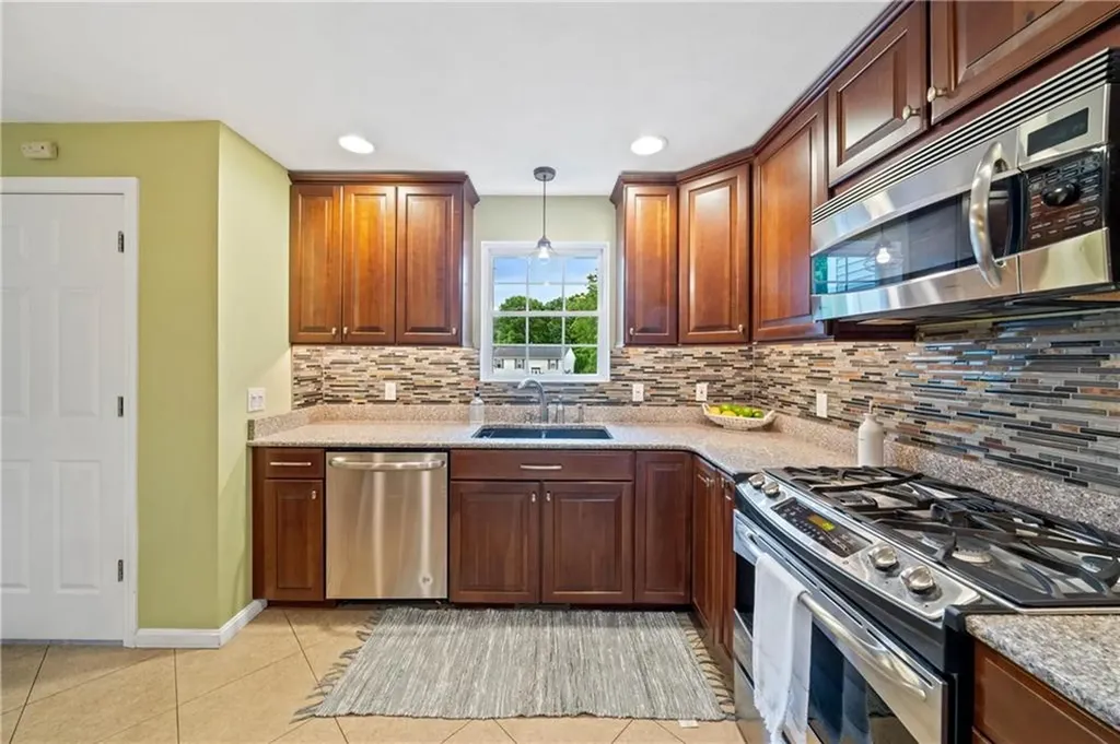 32 Cobblestone Terrace Coventry RI 02816
