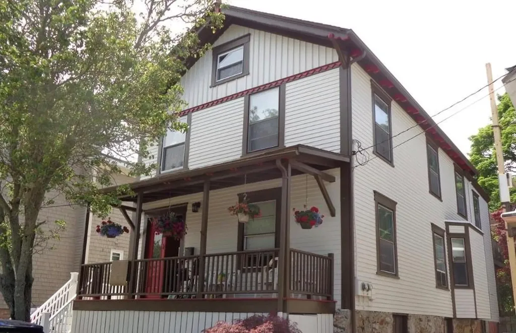 16 Pond Avenue Newport RI 02840