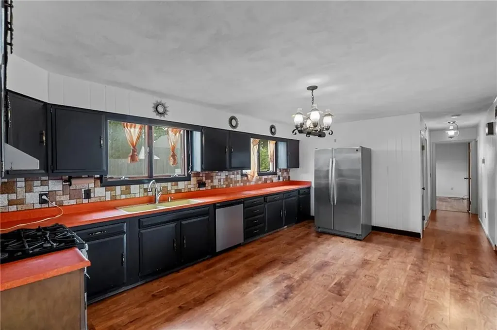 66 Leslie Street Cranston RI 02910