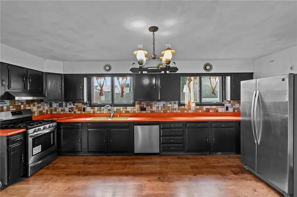 66 Leslie Street Cranston RI 02910