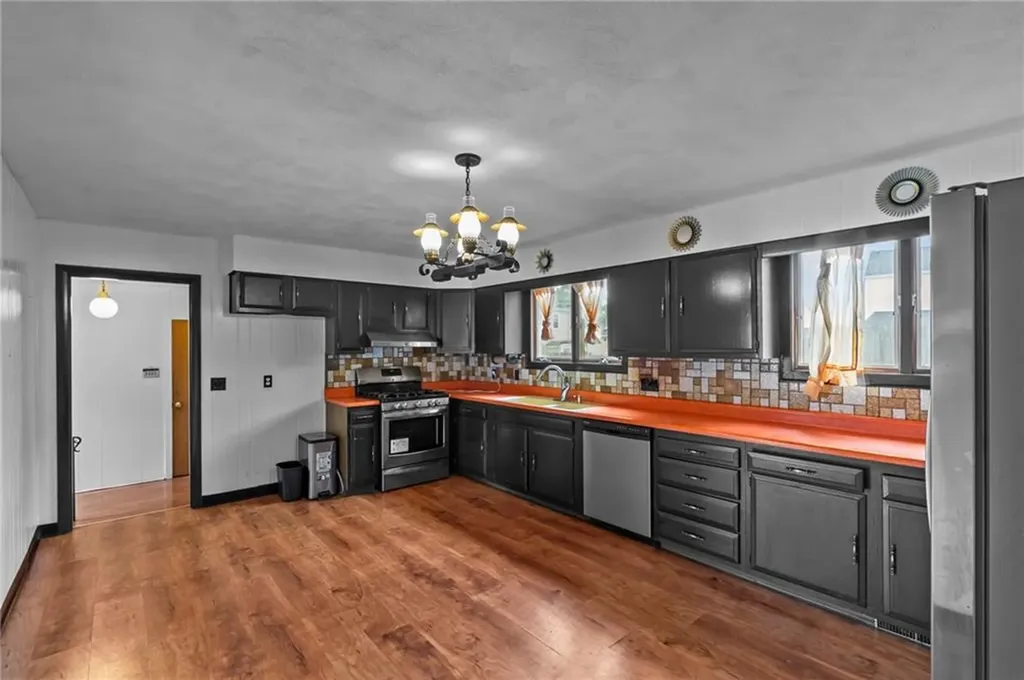66 Leslie Street Cranston RI 02910