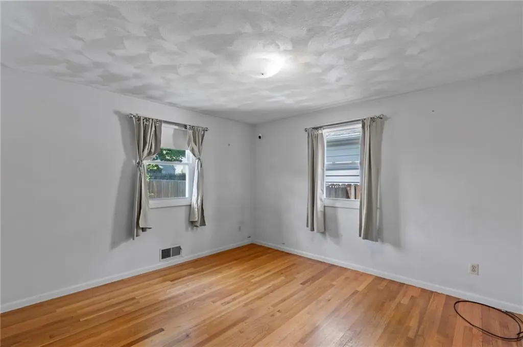 66 Leslie Street Cranston RI 02910