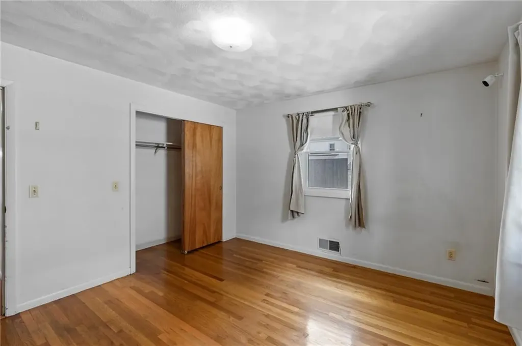 66 Leslie Street Cranston RI 02910