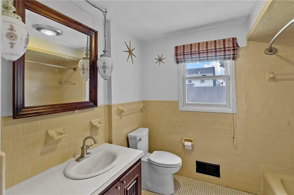 66 Leslie Street Cranston RI 02910