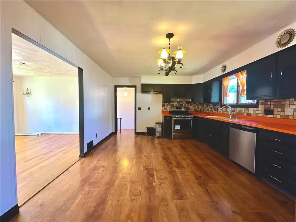 66 Leslie Street Cranston RI 02910