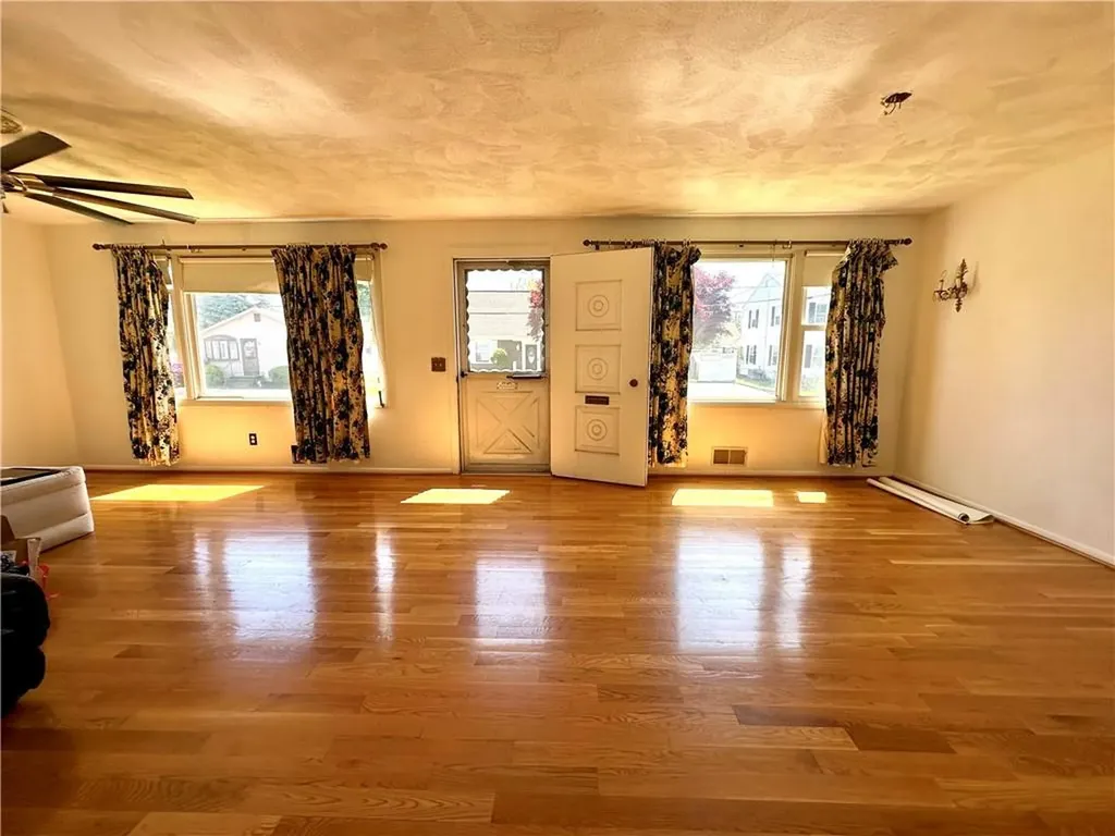 66 Leslie Street Cranston RI 02910