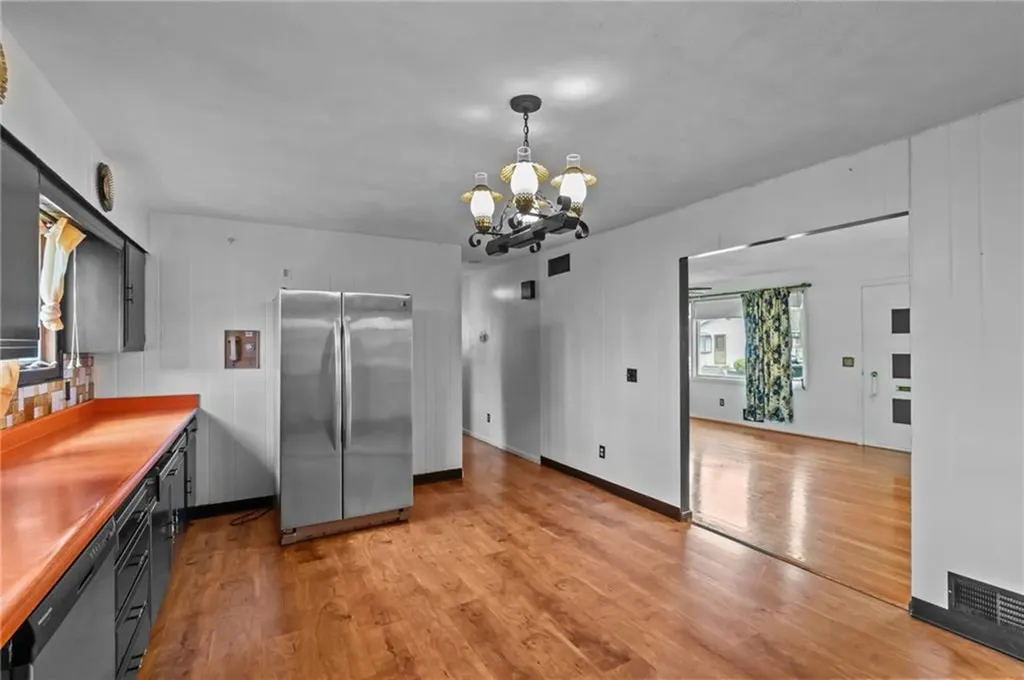 66 Leslie Street Cranston RI 02910