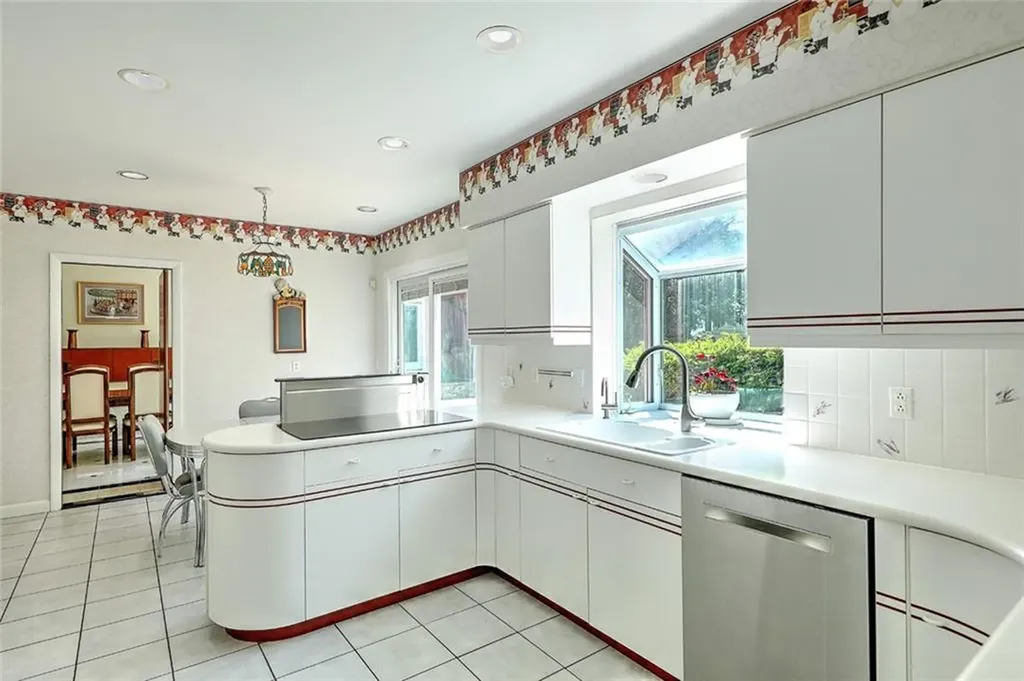 33 Intervale Road Providence RI 02906