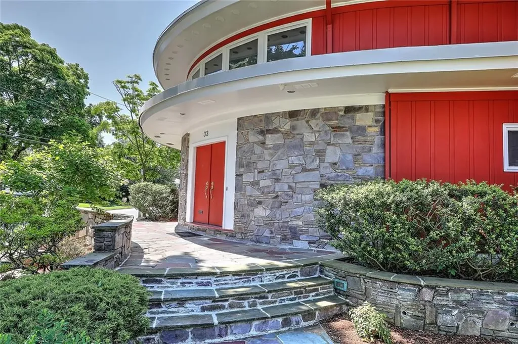 33 Intervale Road Providence RI 02906