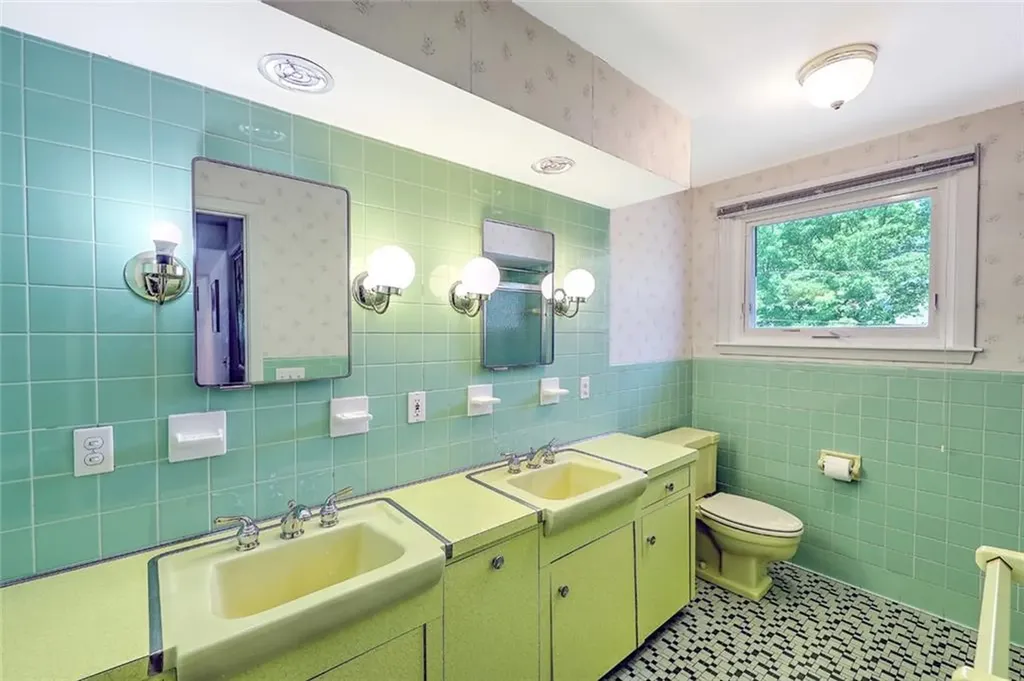 33 Intervale Road Providence RI 02906