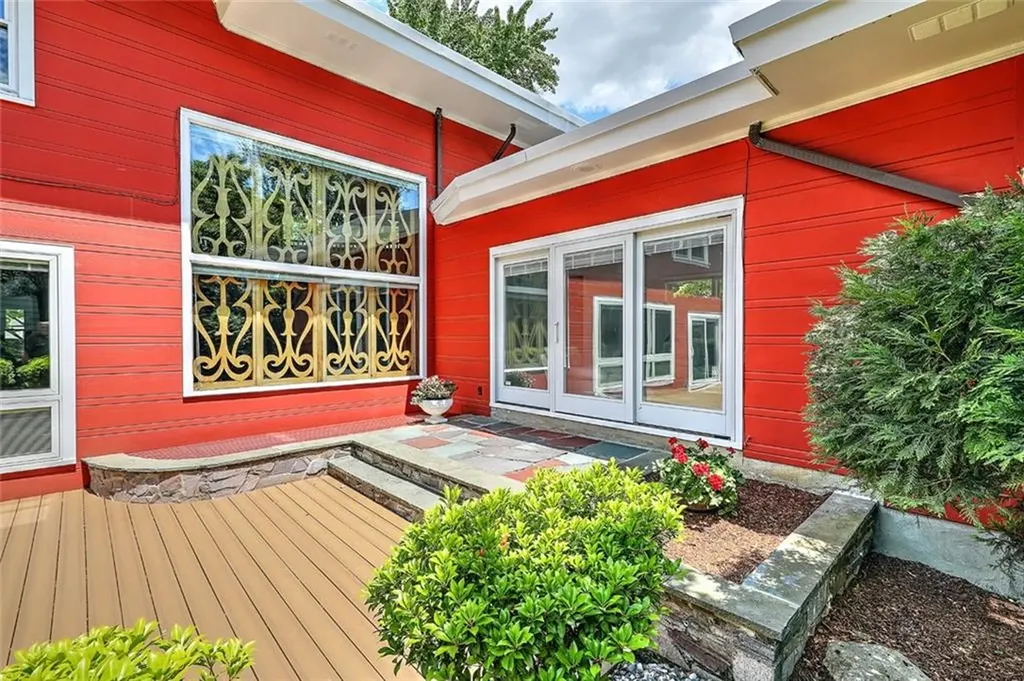 33 Intervale Road Providence RI 02906