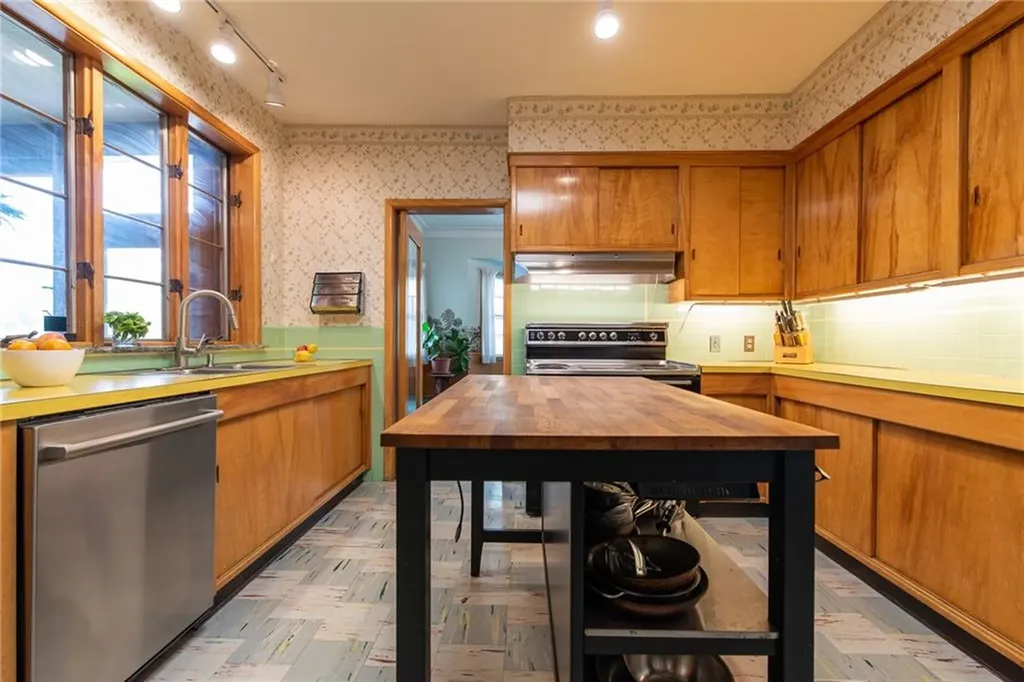 255 Norwood Avenue Cranston RI 02905