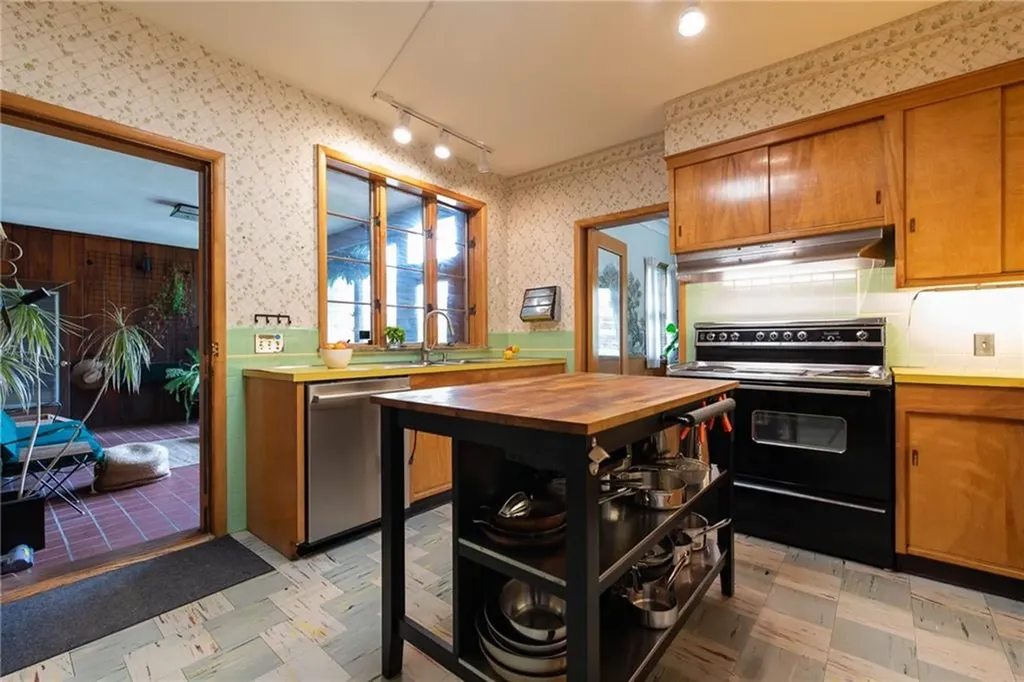 255 Norwood Avenue Cranston RI 02905